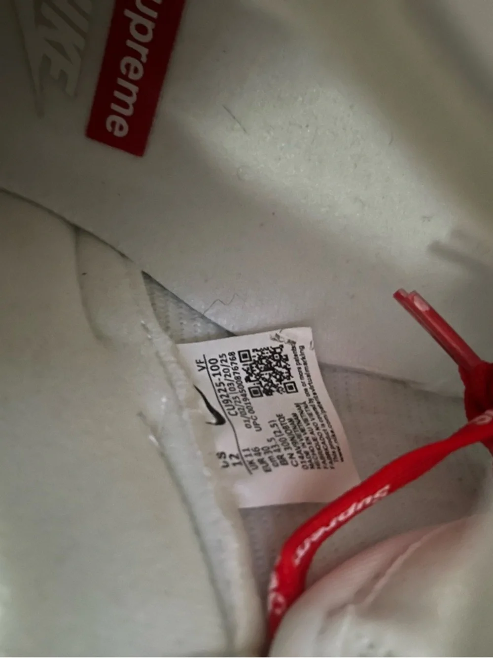 Supreme x Nike White Low-Top Sneakers - Picture 3 of 3